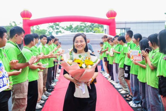 开学第一课点亮技能之光铸就美好人生243